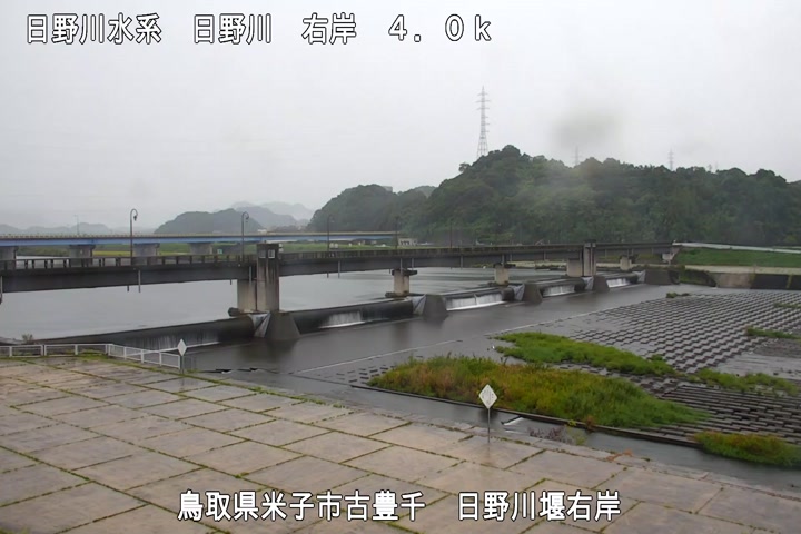 Hino River weir right bank, Yonago