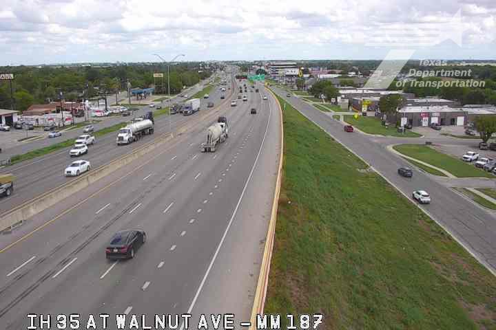 IH 35 at Walnut Ave (MM 187)