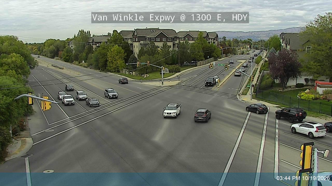 Van Winkle Expwy / SR-152 @ 1300 E, HDY