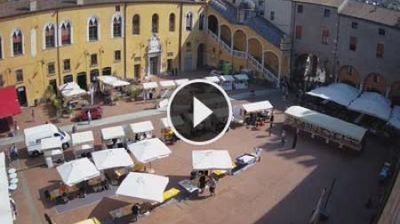 Ferrara: piazza municipale
