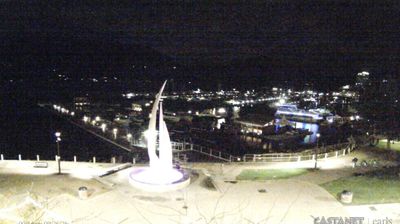 Kelowna › North-west: Spirit of Sail (Robert Dow Reid, 1978) - Kuva Wellness - Waterfront promenade - Okanagan Lake
