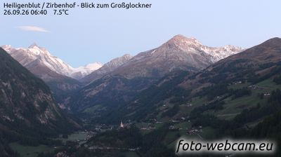 Heiligenblut am Grossglockner: Heiligenblut - Zirbenhof - Blick zum Großglockner