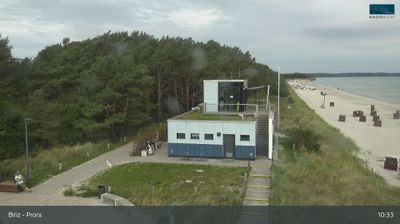 Binz: Prora, Multifunktionsgebäude mit Toiletten und DLRG Wache
